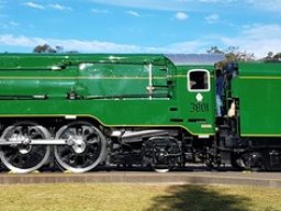 C38_class_4-6-2_locomotive_2